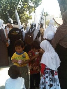 Bawa Balita, Massa HTI Riau Demo Tolak Kenaikan BBM