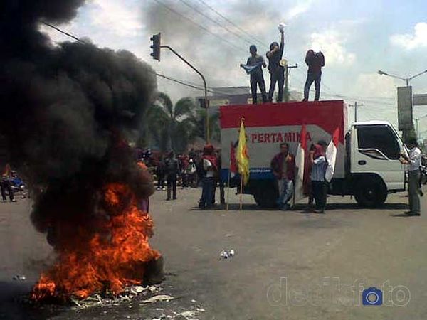 Demo Tolak Kenaikan BBM, Mobil Pertamina Disandera