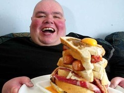 Setelah 13 Tahun Lamaran Pria Berbobot 400 kg Ini Diterima