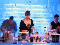 Brrrr... Dinginnya Dinner di Kutub Utara!