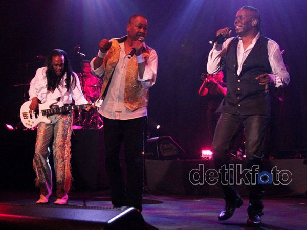 Konser Earth, Wind and Fire