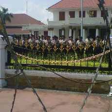 Polisi Tenangkan Massa Bacakan Asmaul Husna