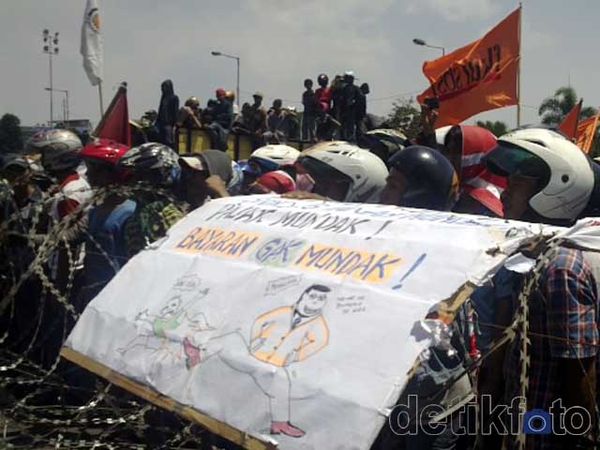 Hindari Kemacetan, Jl Pahlawan Surabaya Ditutup Untuk Mobil Hindari Kemacetan, Jl Pahlawan Surabaya Ditutup Untuk Mobil