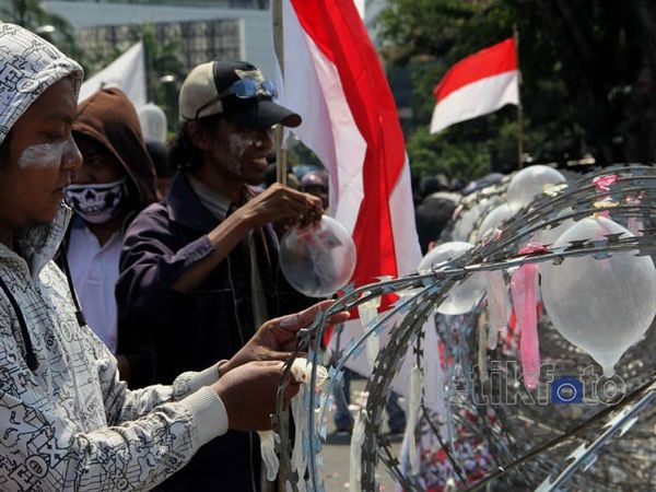 Kondom untuk Soekarwo dan SBY