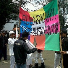 Tolak Kenaikan BBM, API Desak Parpol Dibubarkan