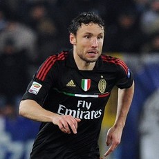 Van Bommel Sibak Peluang Kembali ke PSV