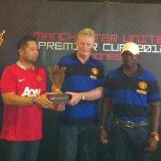 Dua Legenda Old Trafford Resmikan Kompetisi MUPC 2012