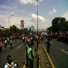Tol Dalam Kota Senayan Diblokir Pendemo, Ini Rute Alternatifnya