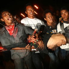 Pukul Mundur Polisi, Mahasiswa Makassar Pesta Kembang Api