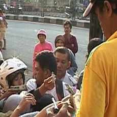 Jelang Kenaikan BBM, Pasar Murah di Wonokromo Diserbu Warga