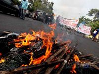 Mahasiswa Kembali Blokir Salemba