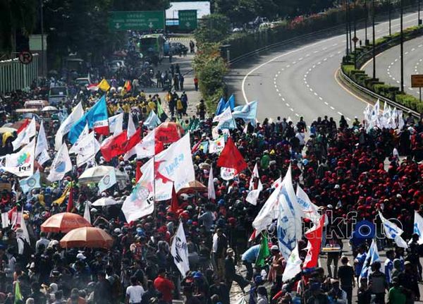 Tol Dalam Kota Dikuasai Buruh