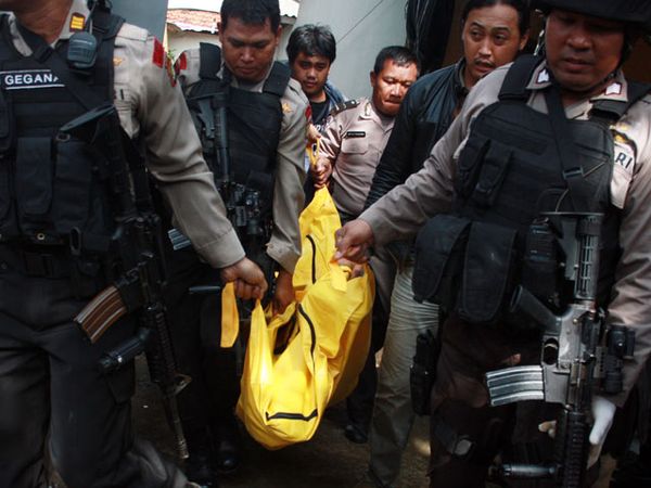 Densus Tembak 2 Terduga Teroris