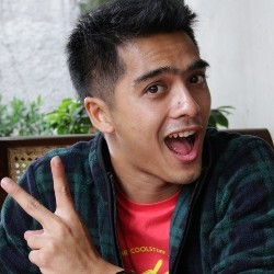 Ricky Harun Suka Film Korea