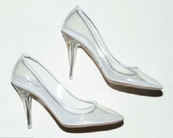 Marc Jacobs Luncurkan Sepatu Ala Cinderella