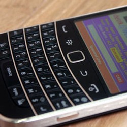 Email BlackBerry Ngadat, RIM pun Minta Maaf