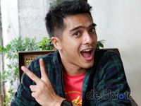 Gaya Cool Ricky Harun