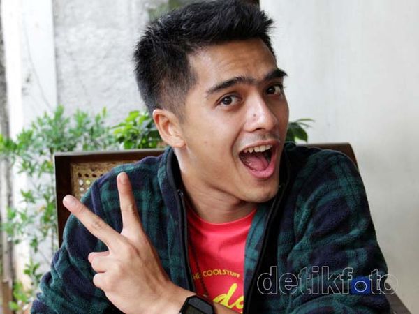 Gaya Cool Ricky Harun
