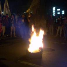 Pasukan Brimob Datang, Mahasiswa Hentikan Pemblokiran Jalan A Yani