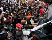 BBM Naik = Bukti Wajah Buruk Penerapan Kapitalisme