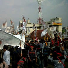 1 Menit Massa Gema Keadilan Blokir Jembatan Pasupati