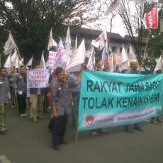 Datang Diiringi Lagu Slank, GK Siap Blokir Jembatan Pasupati