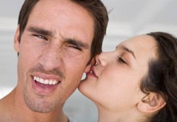 Ciuman di Telinga Tak Cuma Geli Tapi Juga Bikin Tuli