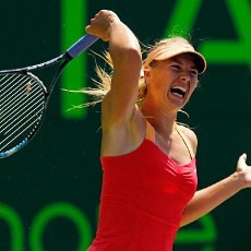 Kalahkan Wozniacki, Sharapova ke Final
