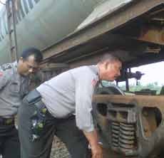 Akan Evakuasi KA Pertamina Anjlok, KA Sri Tanjung Malah Tabrakan 