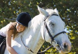 Terapi Autis dengan Berkuda Mulai Dikenalkan UGM