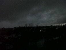 Jakarta Selatan Dinaungi Awan Gelap