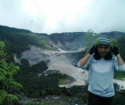 mendaki gunung tangkuban perahu