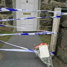 Suami Tega Bunuh Istri dan Putranya yang Berumur 2 Tahun