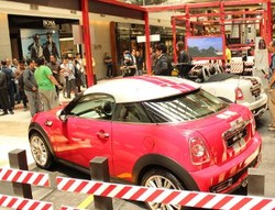 Beda Segmen, Pabrikan Mobil Mewah Tahan Kenaikan DP