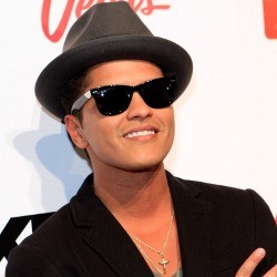 Paul McCartney Puji Karya Bruno Mars