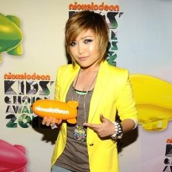 Agnes Monica Dikalahkan Charice di Kids Choice Awards 2012