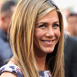 Jennifer Aniston Bangun Bisnis Bareng Pacar