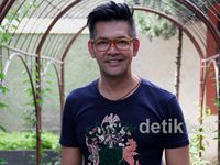 Ferry Salim Tetap Fashionable di Usia 45