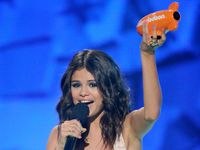 Si Seksi Selena Gomez di Kids Choice Awards