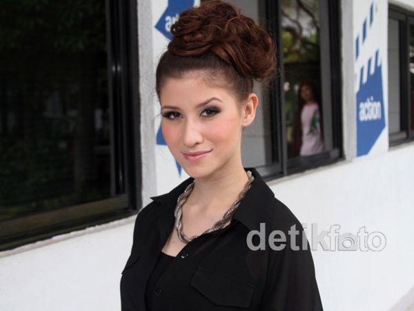 Cantiknya Si Penyanyi Baru Millane Fernandez