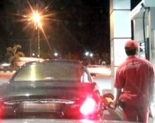 Mobil Mewah Tenggak Premium Bersubsidi Karena Tak Ada Larangan