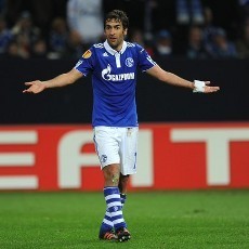 Schalke Masih Tunggu Keputusan Raul