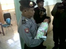 Beri Alamat Palsu, Cewek Bertato Mawar Tinggalkan Bayi di RS Semarang