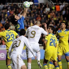 APOEL Butuh Keajaiban