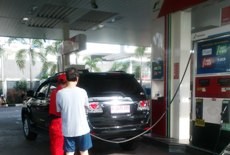 Eeaaa! Baru Keluar Pabrik, Fortuner Sudah Nenggak Premium