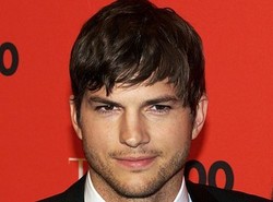 Ashton Kutcher Perankan Steve Jobs di Film Terbaru