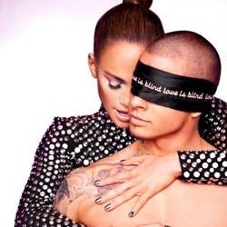 Foto Sampul Single, J-Lo Peluk Mesra Berondongnya