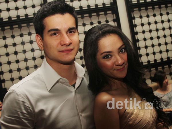 Ini Dia Gandengan Baru Steve Emmanuel