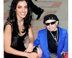 6 Selebriti Wanita yang Pasangannya Lebih Pendek 