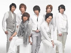Kis-My-Ft2 Sukses Menjadi Nomor Satu dengan Album Perdana